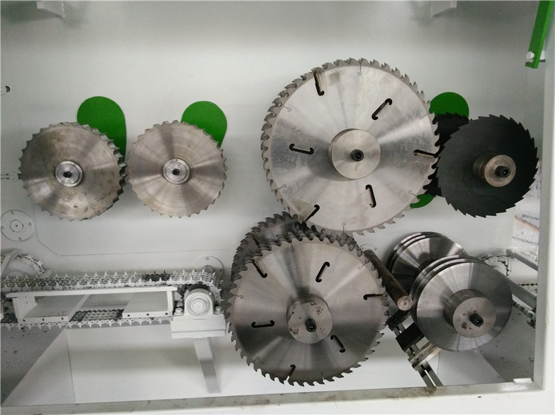 圓木多片鋸機(jī)器采用超薄鋸片，鋸片寬度可隨意調(diào)整