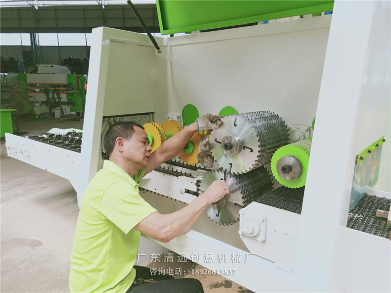 圓木多片鋸鋸片安裝調(diào)試中，采用超薄鋸片，出材率高達(dá)80%以上