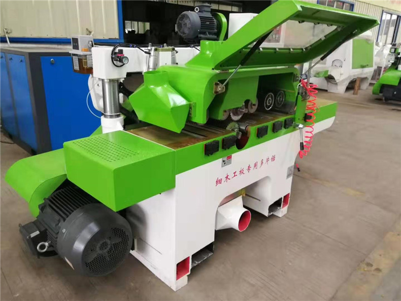 上下軸方木多片鋸發(fā)生跑偏很大一部分是因為鋸片出了問題，例如單邊鋸齒出現(xiàn)損傷嚴(yán)重的情況