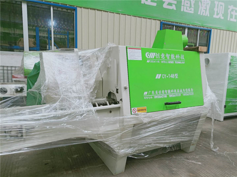 大型圓木多片鋸散熱不好是怎么回事？多片鋸鋸片不是直接原因。其次看的是多片鋸鋸片使用一段時間后會變鈍，這時再切割木料時，會增大鋸片的摩擦阻力，導致溫度變高，導致燒壞鋸片；