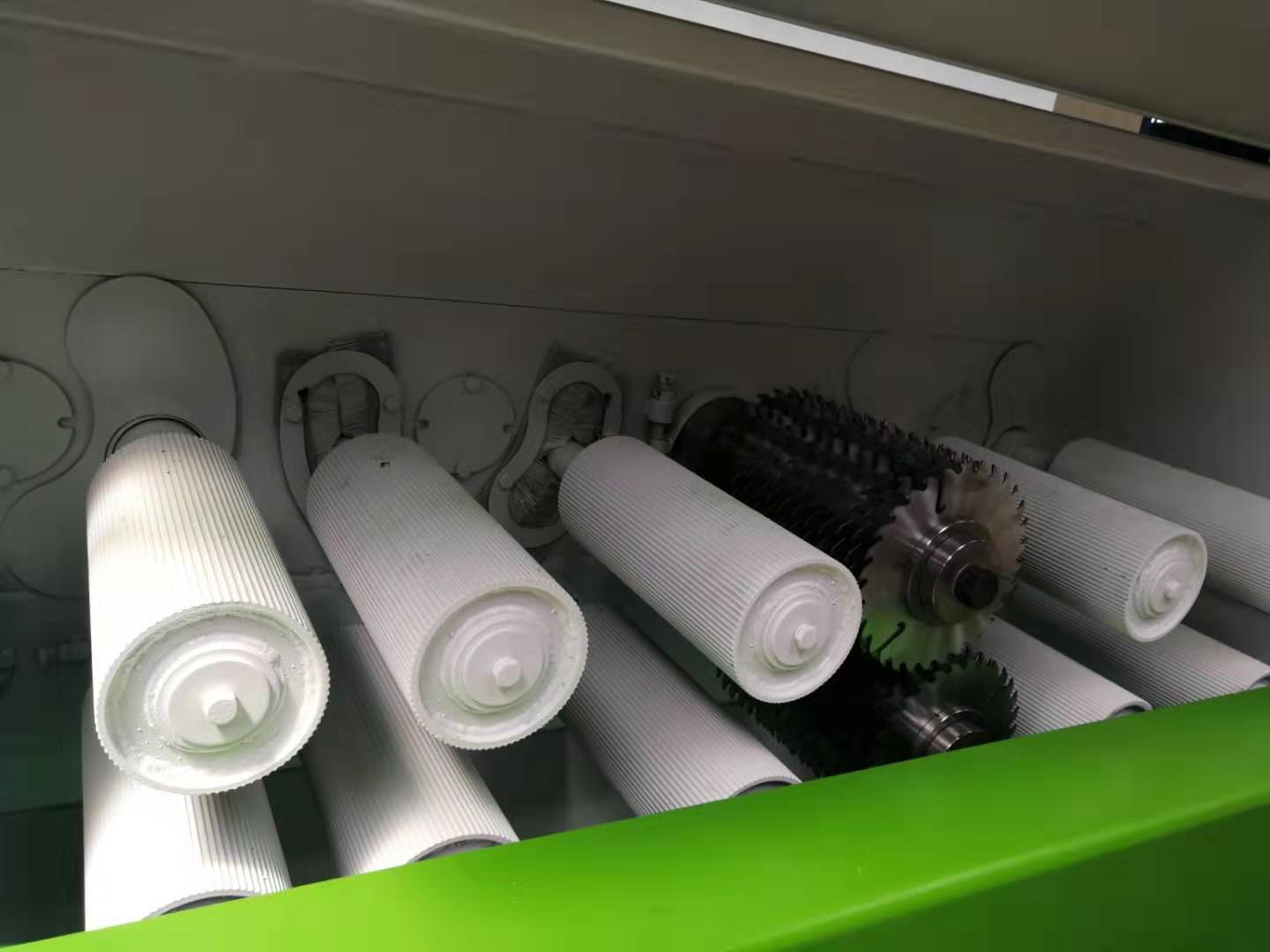 重型方木多片鋸10軸主動(dòng)設(shè)計(jì)，下主動(dòng)送料滾輪，上支點(diǎn)式、或升降壓滾