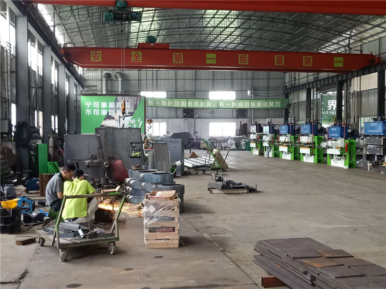 創(chuàng)意木工機械廠生產車間