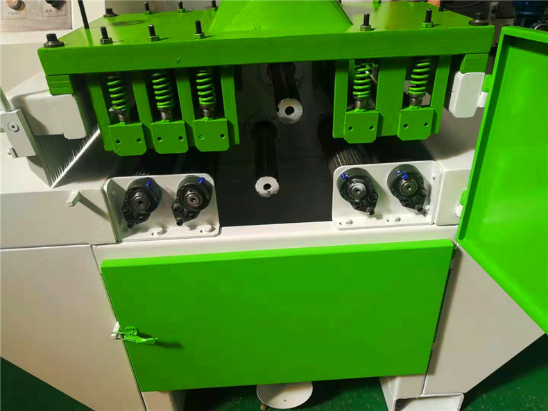 新款3060D方木多片鋸內(nèi)倉(cāng)細(xì)節(jié)